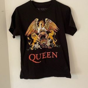 ❌sold❌ queen t-shirt